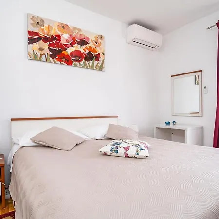 Apartment Marieta *